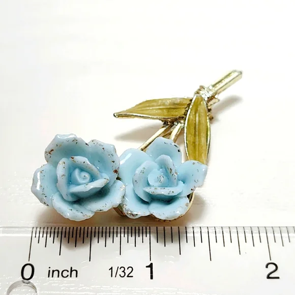 Vintage CORO Baby Blue Porcelain Double Rose Enameled Leaf Brooch Pin - Picture 9 of 11